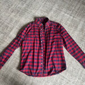 American Eagle Outfitters Red and Black Casual Button Down Shirt